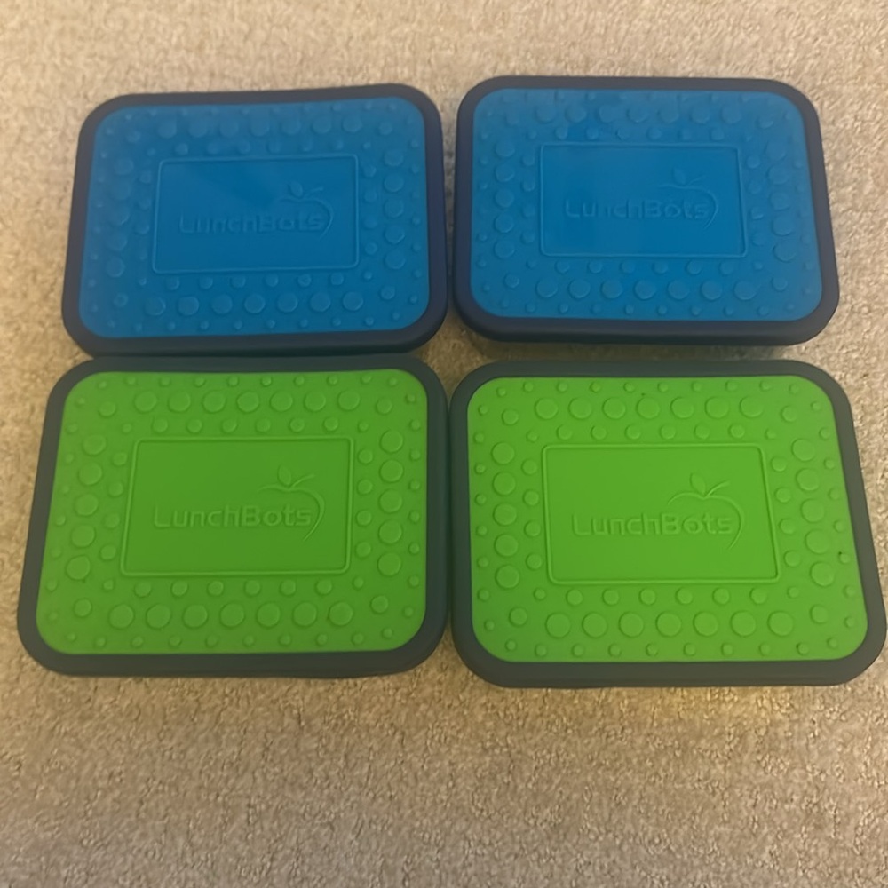 Lunchbots trio Medium containers with 2 Duo and  2 medium.